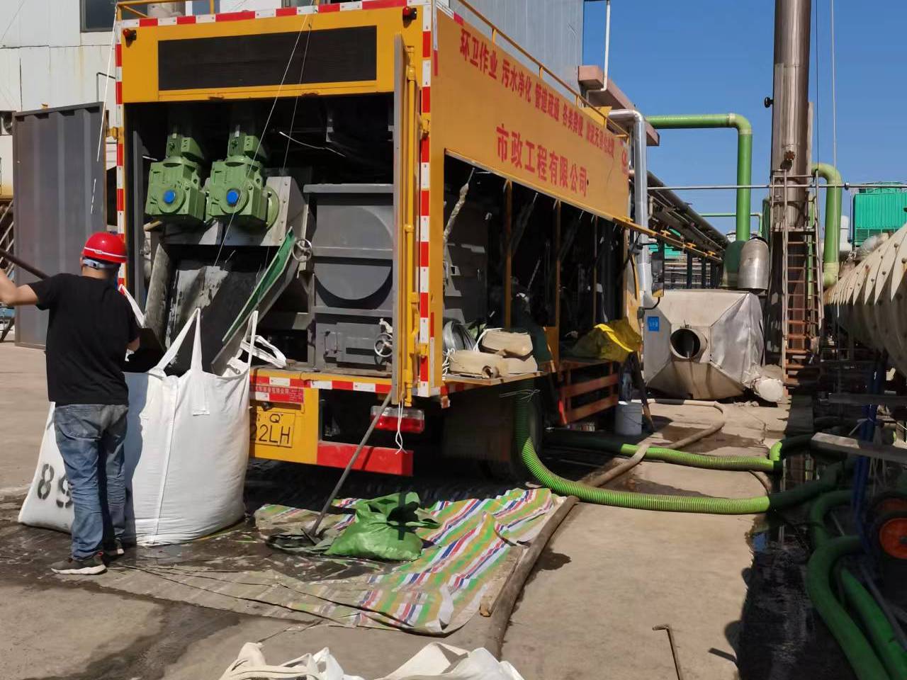 滨城淤泥压干处理